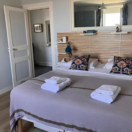 Charme Et Jardin , à 200 Mètres Villa