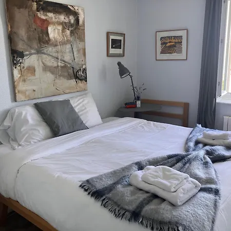 Charme Et Jardin , à 200 Mètres Villa *