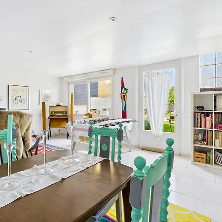 Charme Et Jardin , à 200 Mètres Villa *