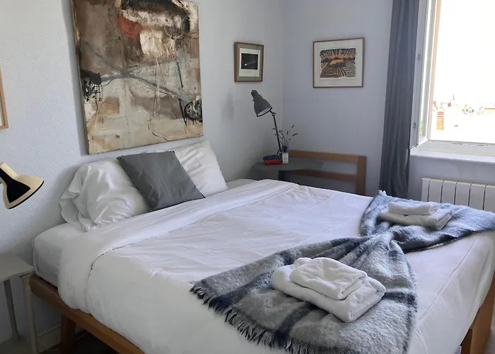 Charme Et Jardin , A 200 Metres Villa *