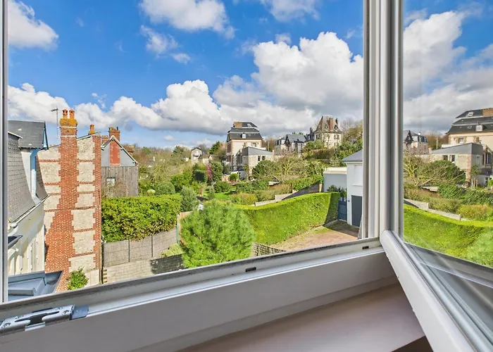 Charme Et Jardin , A 200 Metres *