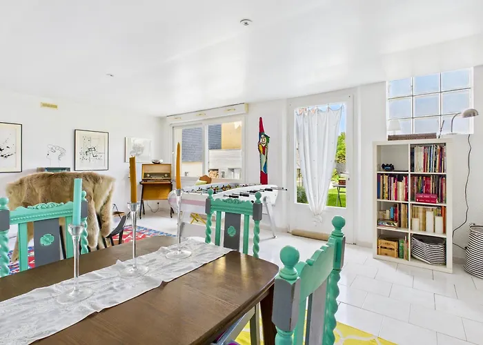 Charme Et Jardin , A 200 Metres Villa *